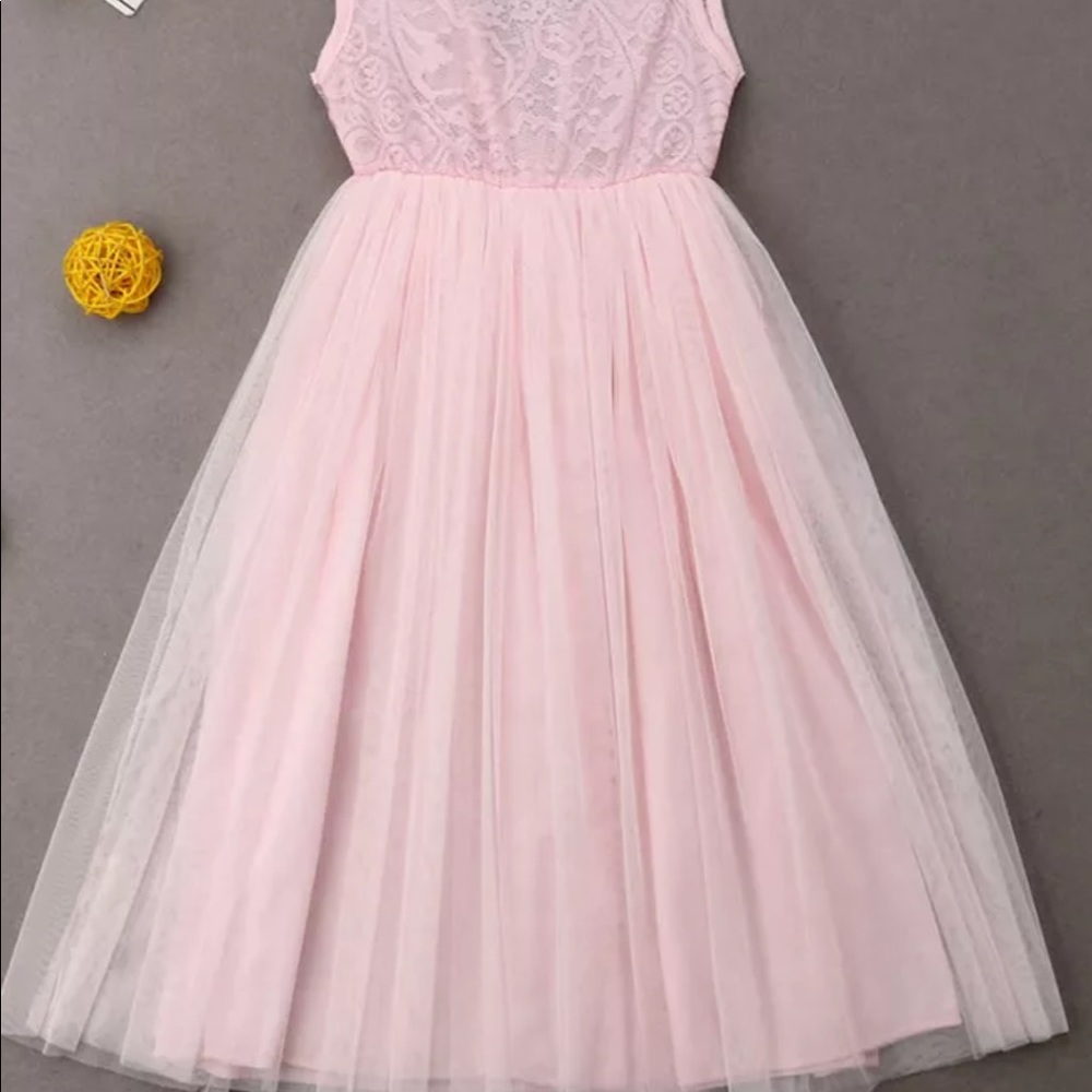 NWT Beautiful lace with tulle bottom - Picture 5 of 5